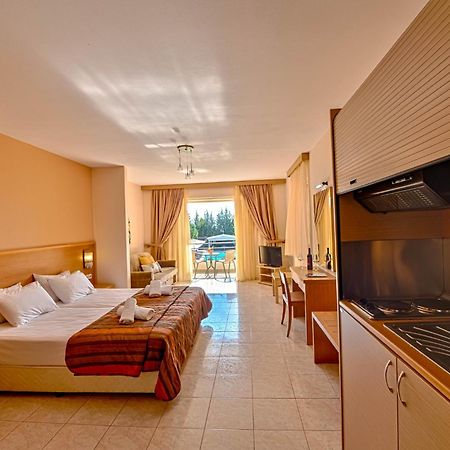 Anilio Plaza Aparthotel Zacharo Phòng bức ảnh
