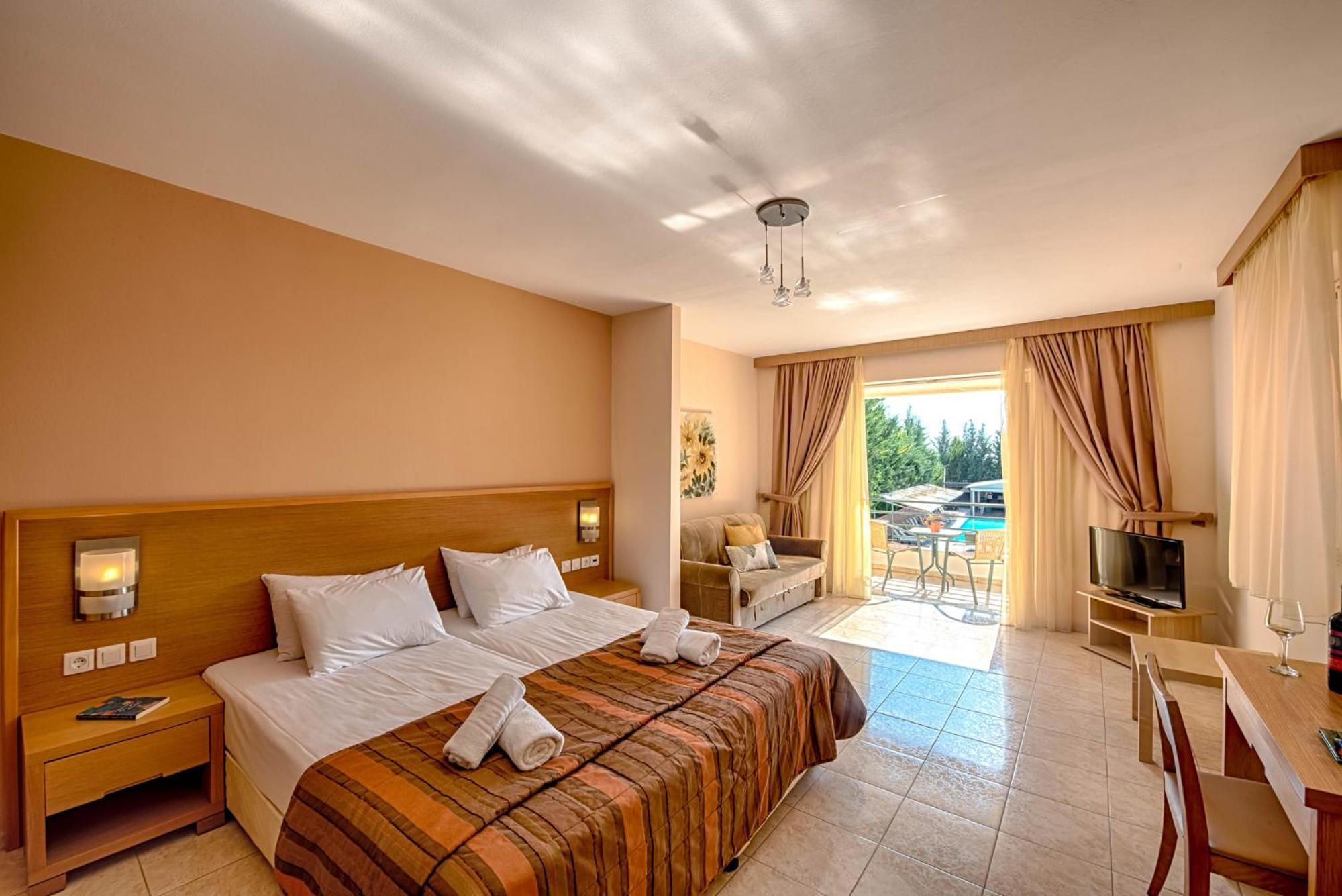 Anilio Plaza Aparthotel Zacharo Phòng bức ảnh